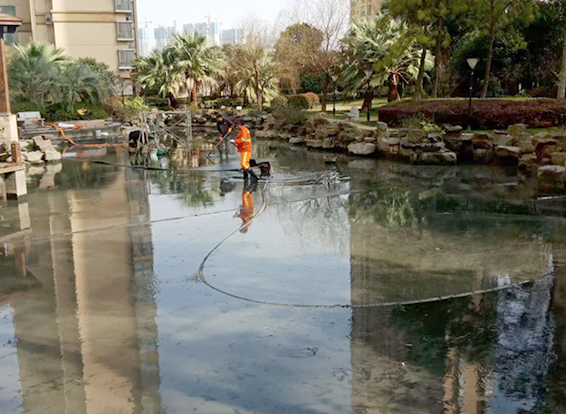 皋兰景观池淤泥清理